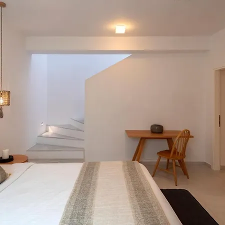 Luxurious Santorini Escape Villa Imerovigli Private Infinity Pool Breathtaking Aegean Views Vourvoúlos