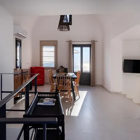Luxurious Santorini Escape Villa Imerovigli Private Infinity Pool Breathtaking Aegean Views * Vourvoulos