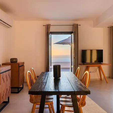 Luxurious Santorini Escape Villa Imerovigli Private Infinity Pool Breathtaking Aegean Views Apartment Vourvoulos