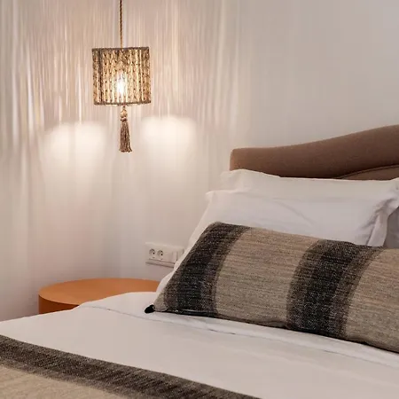 Luxurious Santorini Escape Villa Imerovigli Private Infinity Pool Breathtaking Aegean Views Vourvoulos