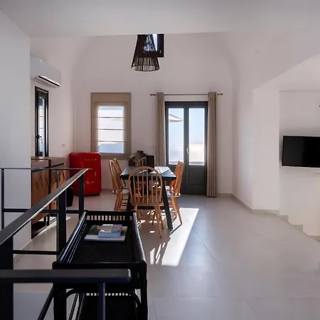 Luxurious Santorini Escape Villa Imerovigli Private Infinity Pool Breathtaking Aegean Views *