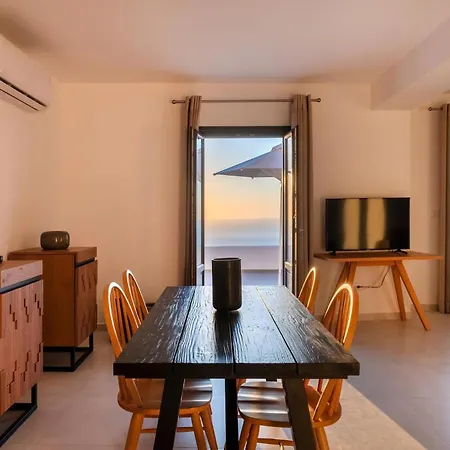 Luxurious Santorini Escape Villa Imerovigli Private Infinity Pool Breathtaking Aegean Views Vourvoúlos