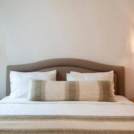 Luxurious Santorini Escape Villa Imerovigli Private Infinity Pool Breathtaking Aegean Views アパート
